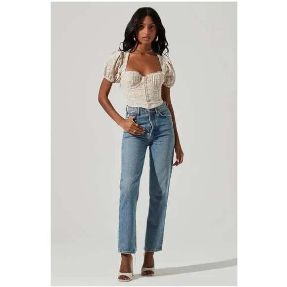 ASTR CUPPED FLORAL SHORT PUFF SLEEVE HOOK AND EYE TOP - Picture 2 of 5